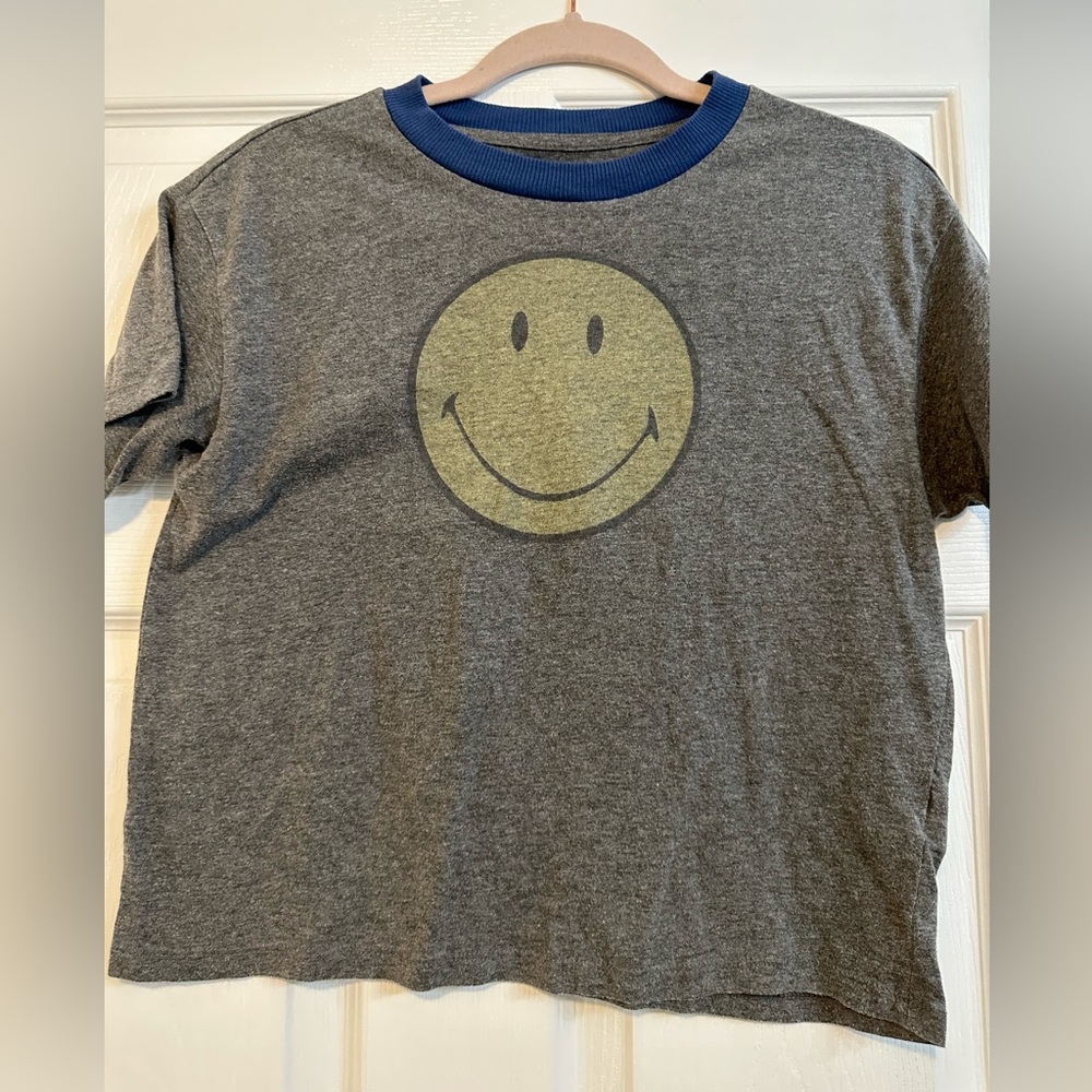 Tailgate small grey tshirt with smiley face